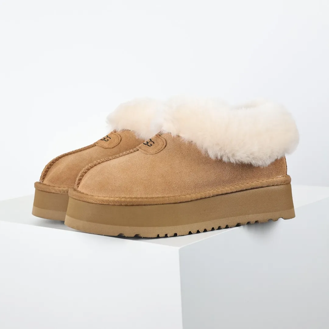 Pick up locally 💰460, the core recommendation is good price E4 UGG Tazite thick-soled autumn and winter sheep fur integrated snow boots, Xiaohongshu hot style, Henan Longfeng leather production, cashmere insoles, keeping warm in winter, and a very suitable choice for home use. In the new year, uug launched a style series, which is partially biased towards the preferences of young consumers, and has also been at the forefront of fashion trends. The material of the shoe body is UGGPURE™ implanted wool insole. Lightweight, non-slip and comfortable rubber outsole. With brand LOGO and complete packaging. Size: 35 36 37 38 39 40. It is recommended to choose one size larger.